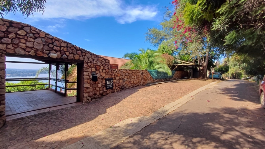 4 Bedroom Property for Sale in Kosmos North West